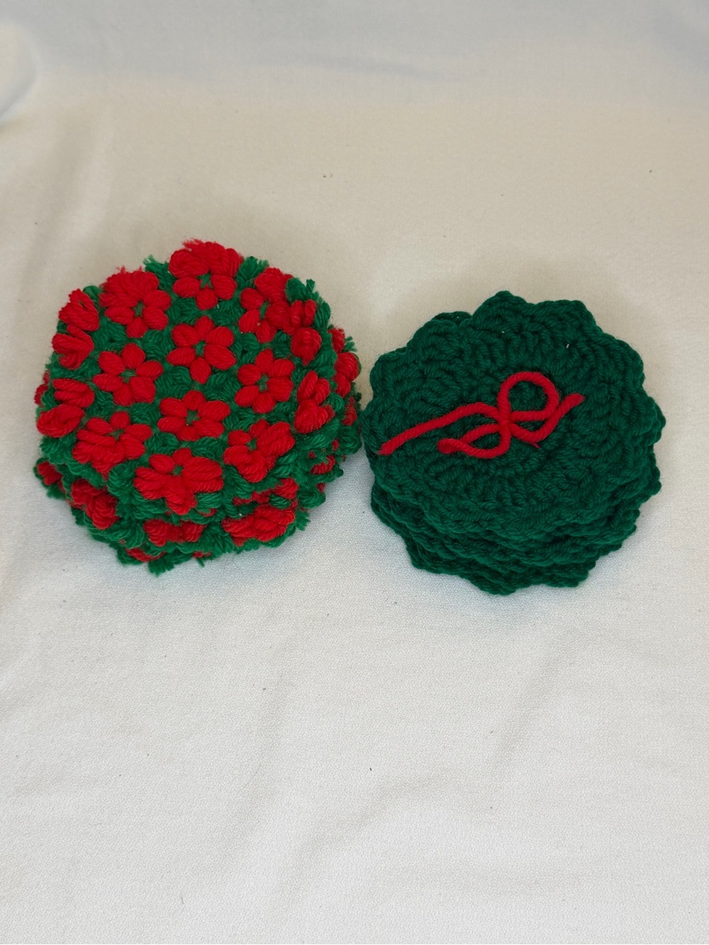 Vintage Handmade Red Green Christmas Yarn Coasters Set of 11 Holiday VGUC